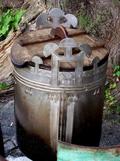 A rdpusztai hun st msolata / Die Nachahmung der hunnische groe Bronzekessel von Radpuszta / The copy of the hunnish cauldron of Radpuszta