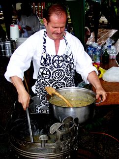 A rdpusztai hun st msolata / Die Nachahmung der hunnische groe Bronzekessel von Radpuszta / The copy of the hunnish cauldron of Radpuszta