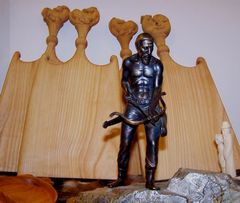  "A vadász áll (bár szószerint ülnie kéne) hosszú méla lesben, vár felajzott íjra gyors vadat"