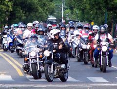 A motorosok &eacute;rkez&eacute;se (modern lovass&aacute;g) / Die Ankunft der Reiter (moderne Kavallerie) / The arrival of riders (modern cavalry) - 1