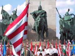 &Aacute;rp&aacute;d nagyfejedelem szobra / Denkmal des Gro&szlig;f&uuml;rsten Arpad / Monument of Grand Prince Arpad - 17