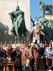 Zsolt fejedelemm&eacute; v&aacute;laszt&aacute;sa (Pajzsraemel&eacute;s) / Zsolt Wahl f&uuml;r Gro&szlig;f&uuml;rst (Die Erhebung mit dem Schild) / Zsolt choice for Grand Prince (Levying with the shield) - 3