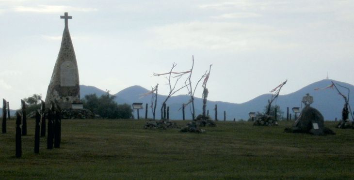 Nemzeti Sírkert Karos / Nationale Friedhof in Karos / National Graveyard in Karos