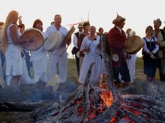 Sámándobolás a tz körül / Schamanische Trommeln um das Feuer / Shamanic drumming around the fire - 5