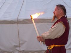 Nemzetségf a szétosztott fénnyel / Sippe Kopf mit der verteilten Feuer (Licht) / Clan head with the distributed fire (light)
