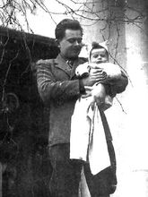 A szolnoki tanyn Marci bcsi s Gyula fia 1943 Mikulskor