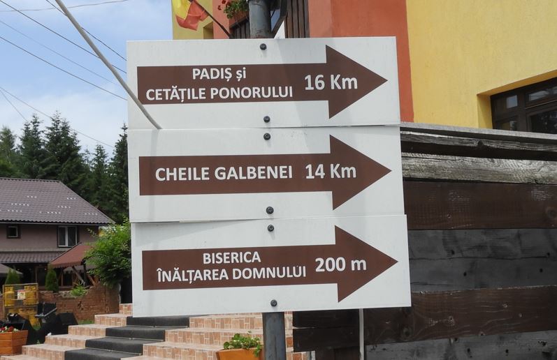 Pádisi túracélokat jező táblák  Lepus központjában