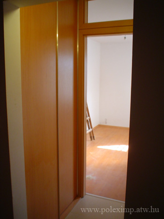 beepitett_toloajtos_szereny1
