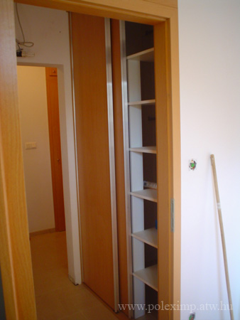 beepitett_toloajtos_szereny6