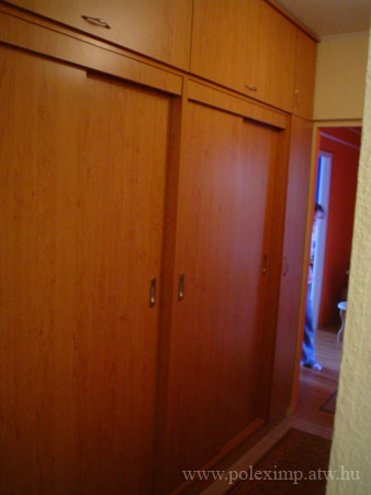 beepitett_toloajtos_szereny8