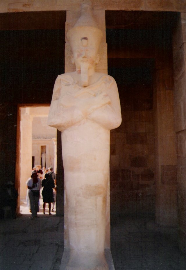 hatsepsutoziriszszobra.jpg