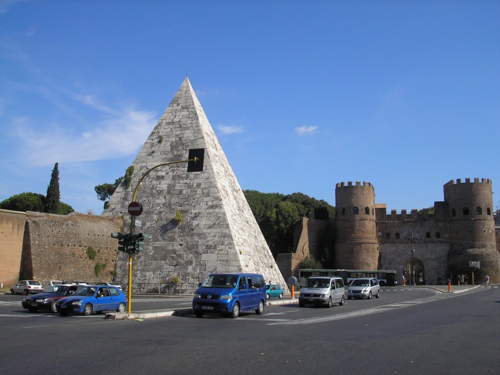 piramide.jpg