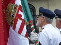 Készüldés a koszorúzásra