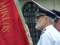 Készüldés a koszorúzásra