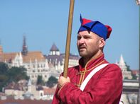 Hunyadi János (emlékez) vitéze üdvözli Kapisztrán János (emlékez) kereszteseit - 2