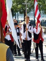 Jönnek Kapisztrán keresztesei a Március 15. tér fell - 4