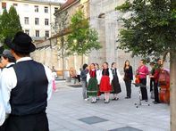Táncház a Március 15. téren / 1