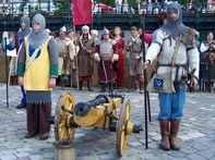 Tisztelg tüzérek / 3