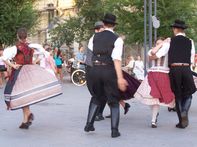 A Kincs Együttes táncosai a Március 15. téren / 5