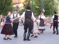A Kincs Együttes táncosai a Március 15. téren / 7