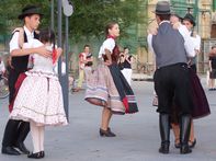 A Kincs Együttes táncosai a Március 15. téren / 8