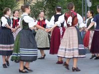 A Kincs Együttes táncosai a Március 15. téren / 11