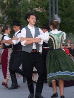 A Kincs Együttes táncosai a Március 15. téren / 21