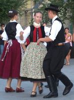 A Kincs Együttes táncosai a Március 15. téren / 22