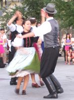 A Kincs Együttes táncosai a Március 15. téren / 27