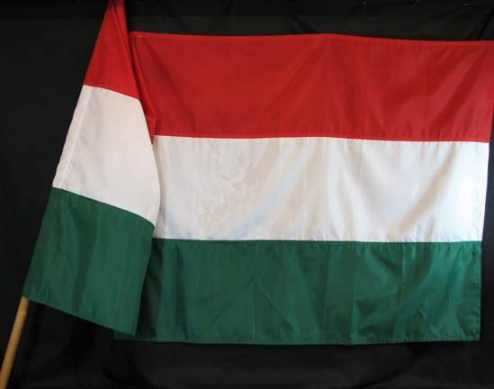 Történelmi nemzeti magyarcímer nélküli  zászló több méretben PES zászlóselyemből 