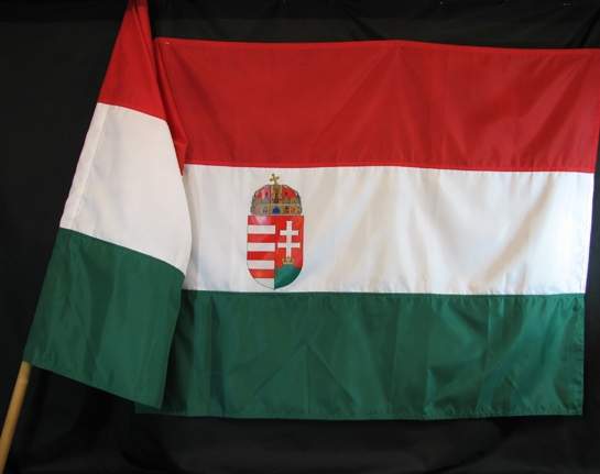 Történelmi nemzeti magyar címeres zászló több méretben PES zászlóselyemből 