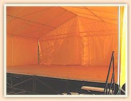 fedett 9x6m szinpad