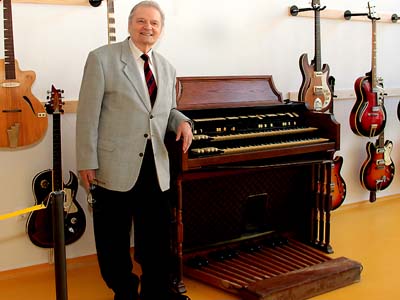 Plmai Zoltn (P. Mobil) adomnya: Hammond orgona.
