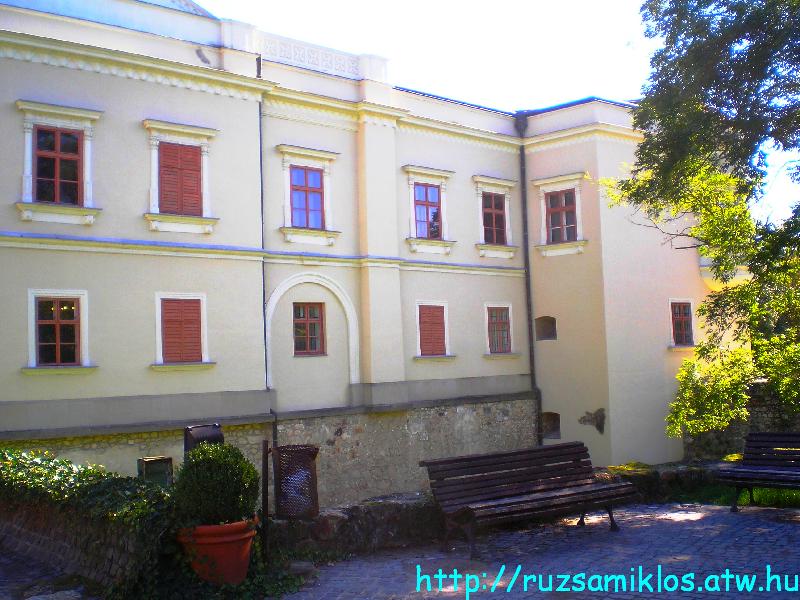 vissza