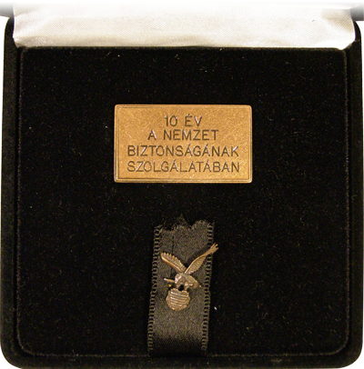 10 év dobozban