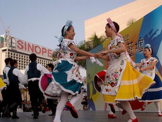 kalocsa11.jpg - File written by Adobe Photoshop¨ 4.0