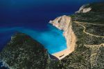 Bateau_echoue_au_nord_de_lile_de_Zakinthos