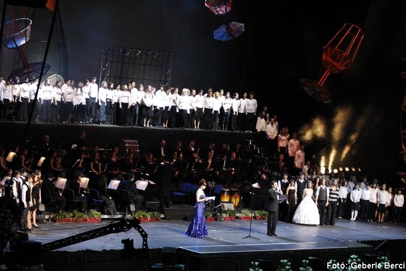 2009-01-01_maga_zoltan_ujevi_koncert_004.jpg