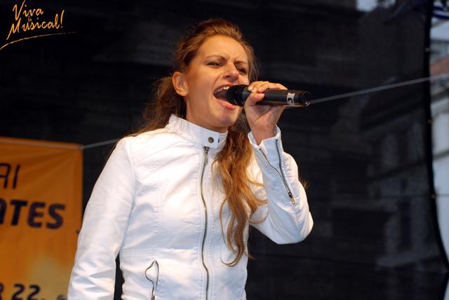 springSzF44775.jpg
