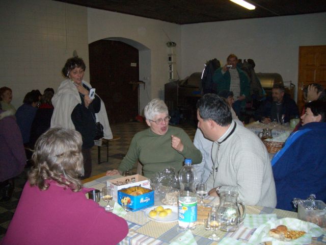 618x457 pixels (86K)