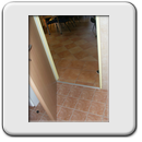 Konyha �s a t�rgyal� k�z�tti burkolatv�lt�s