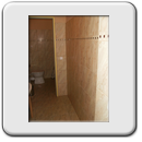 Fali csempe mosd�ban