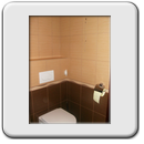 Be�p�tett tart�lyos WC k�r�li csemp�z�s