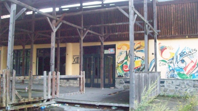 Románia – Elhagyatott Restaurant a Körös forrásánál [Vektoo URBEX]
