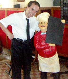 010.jpg - Tomi a bar�tj�val