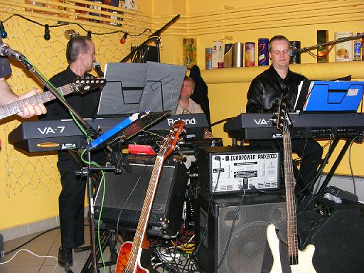 034.JPG - Vannak itt m�g  hangszerek.....akinek kedve van be�llhat :))