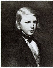 Hugo fiatalkori arckpe