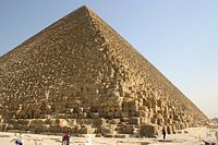 http://upload.wikimedia.org/wikipedia/commons/thumb/5/56/Pyramide_Kheops.JPG/200px-Pyramide_Kheops.JPG